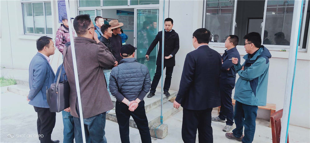 西南督查組在自治區(qū)、日喀則市、吉隆縣、吉隆鎮(zhèn)有關(guān)領(lǐng)導(dǎo)的陪同下對吉隆鎮(zhèn)污水處理廠檢查工作